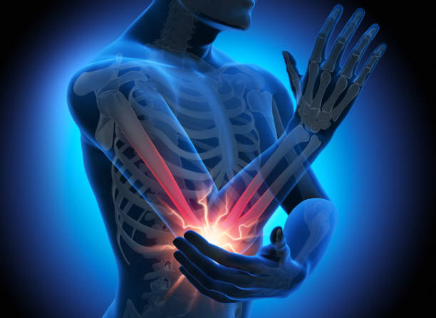 BEHANDLUNG EINES TENNISARM MIT EINER MASSAGEPISTOLE